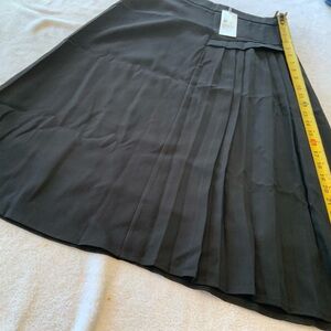 Elegant Black Pleated Skirt size medium midi.  SKU 2894